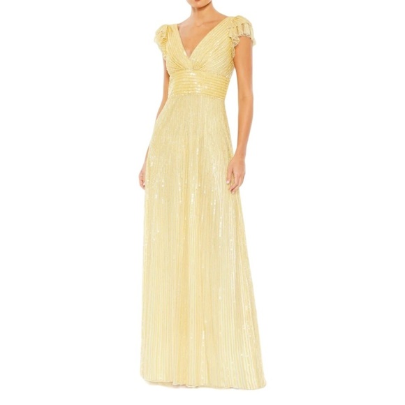 Mac Duggal Dresses & Skirts - Mac Duggal Sequin Flutter Cap Sleeve Gown Size 10